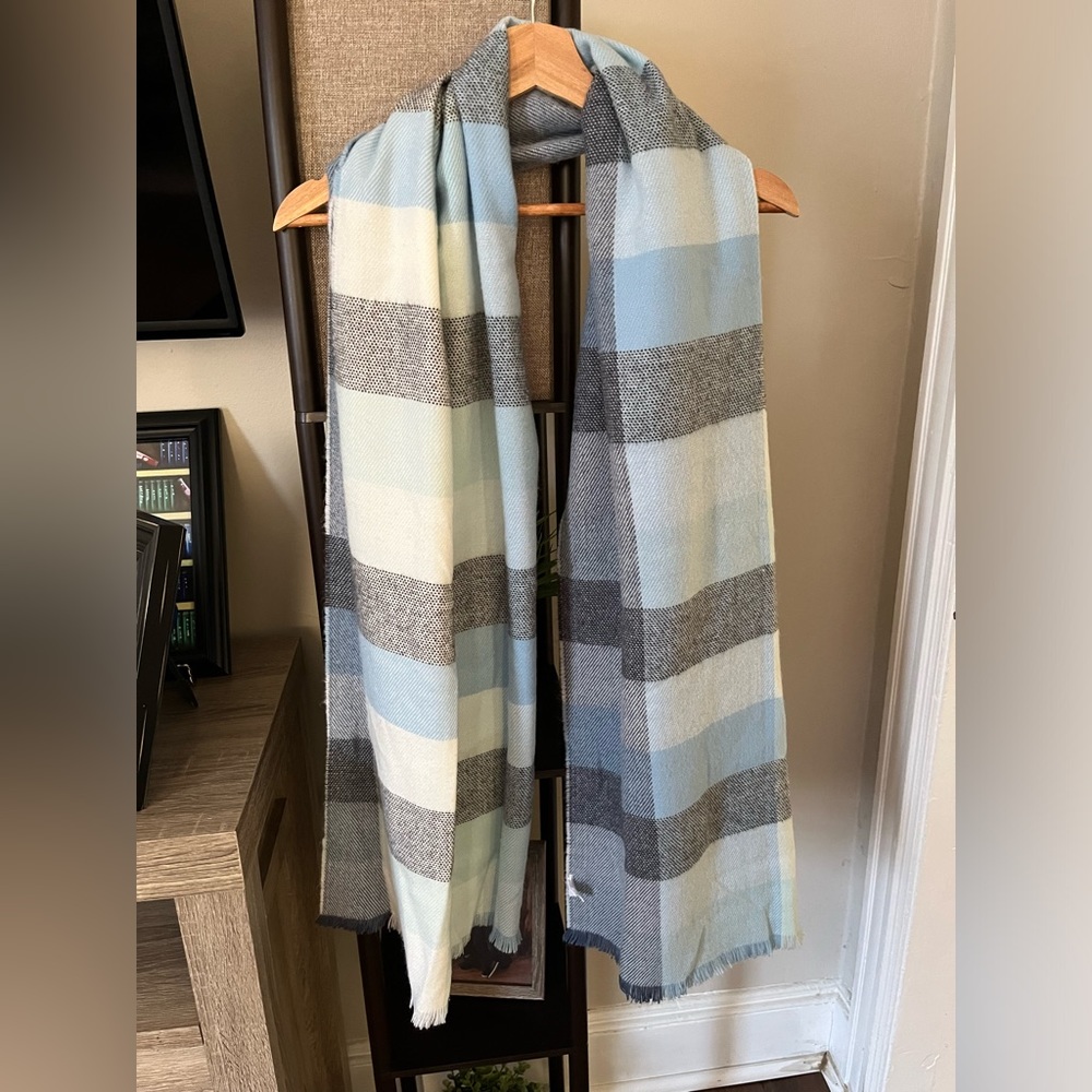GAP plaid scarf / wrap